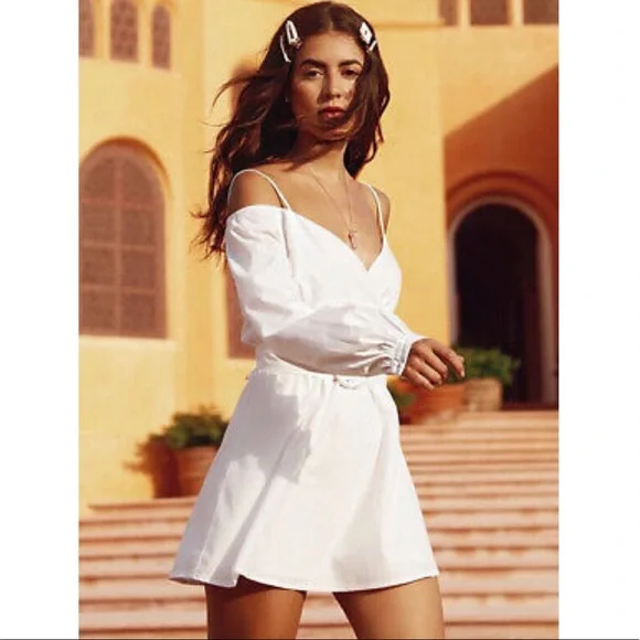 superdown Leia Off Shoulder Dress in White XS - Picture 2 of 11